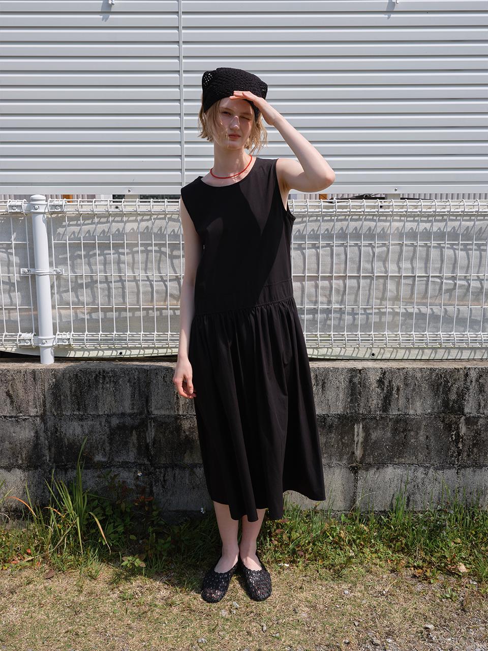 The Raust Flare Shirring Dress [BLACK]