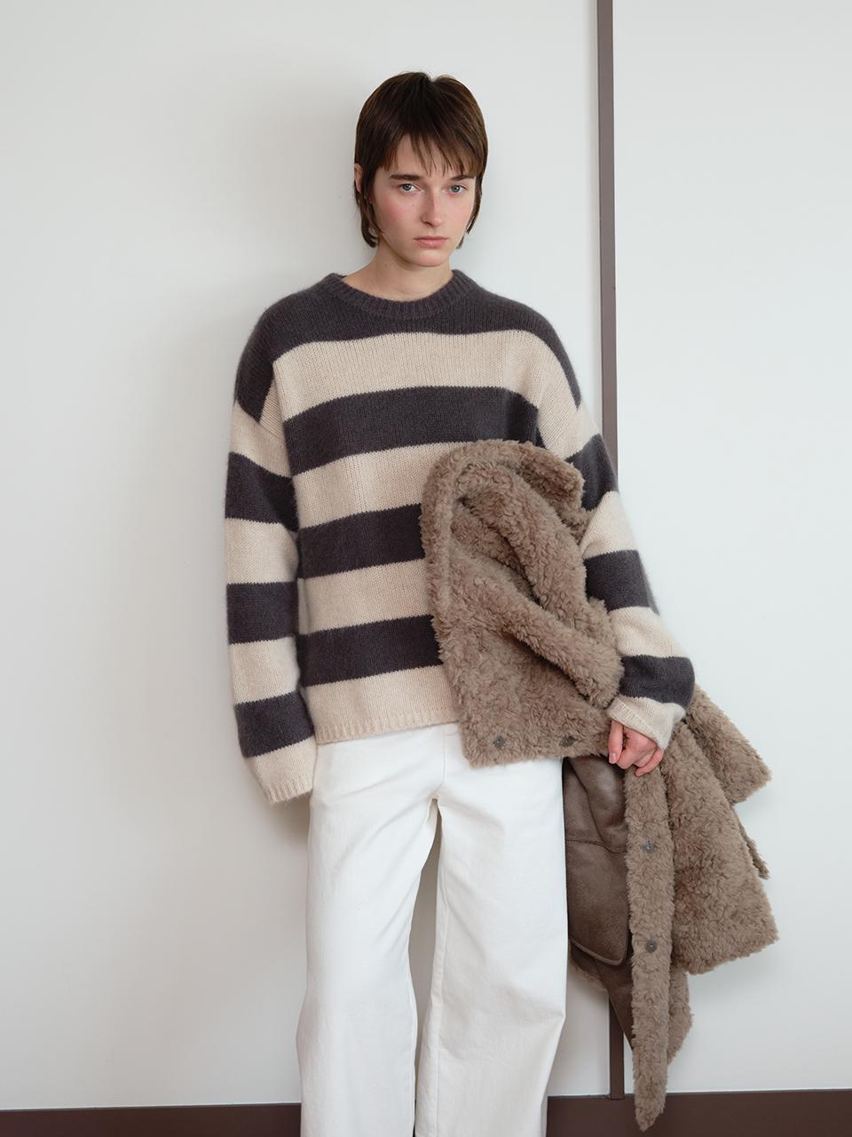 The Raust Fur-Wool Stripe Relaxed Fit Pullover [Light Brown & Gray]