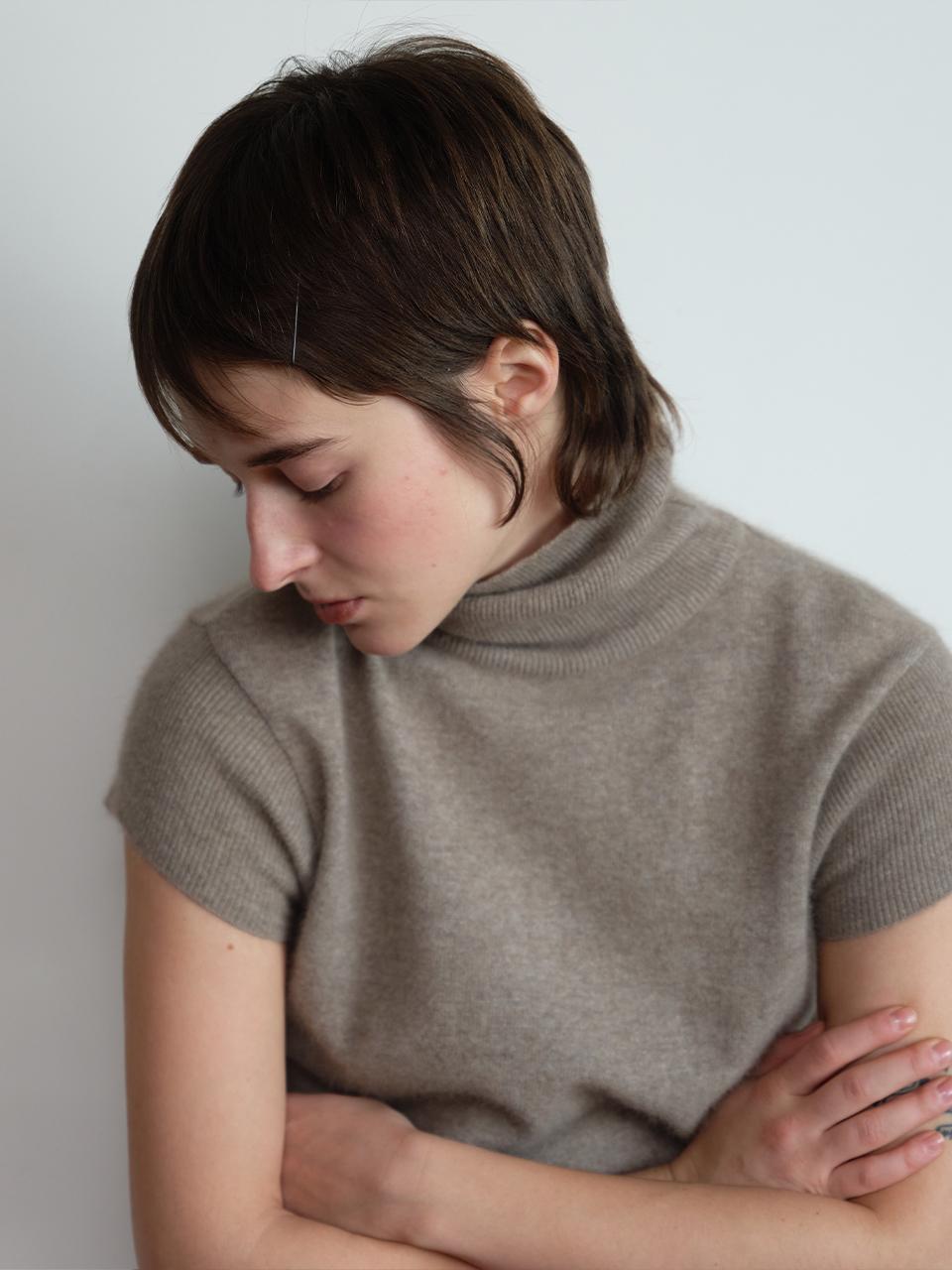 The Raust Fur Turtleneck Short-Sleeve Merino Knit [BEIGE]
