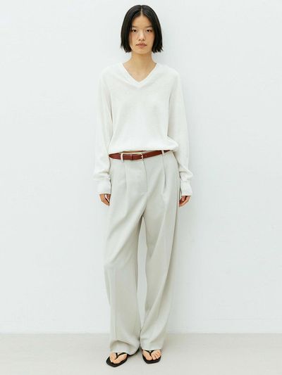 THE RYE Classic Two-Tuck Trousers (Beige)