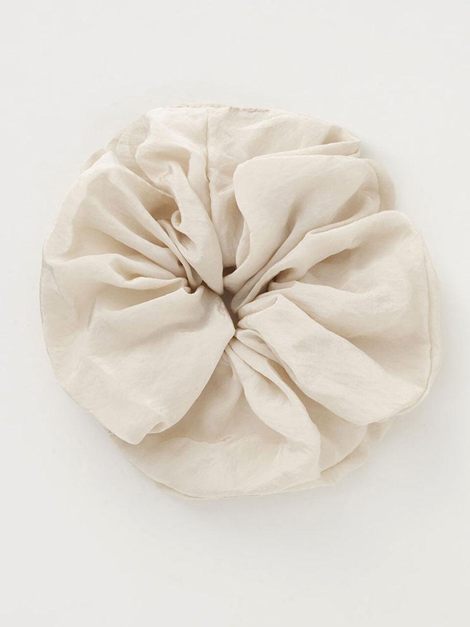 THE RYE Silky L Scrunchie [Beige]