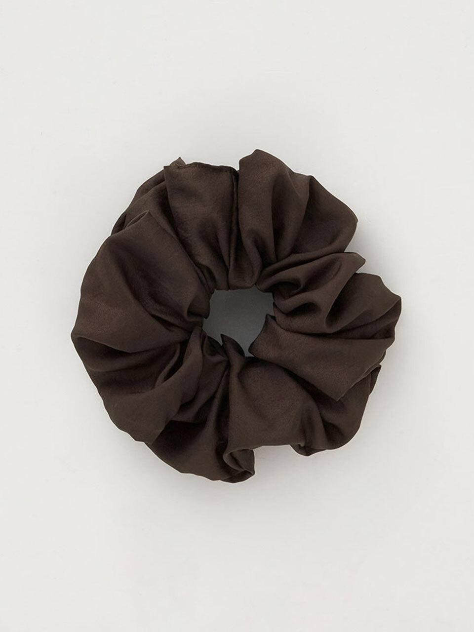 THE RYE Silky M Scrunchie Hair Tie [Brown]