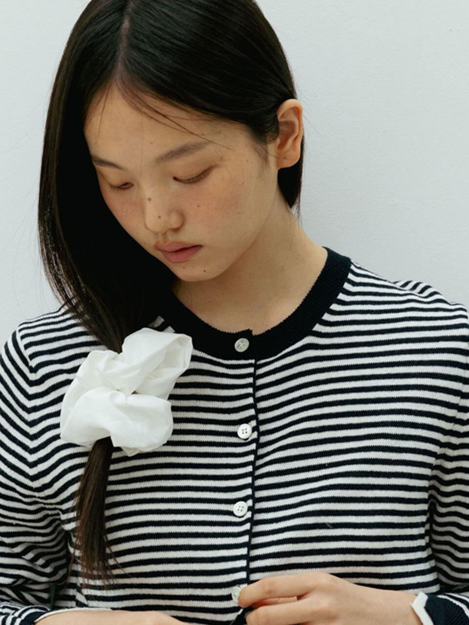 THE RYE Silky M Scrunchie [WHITE]