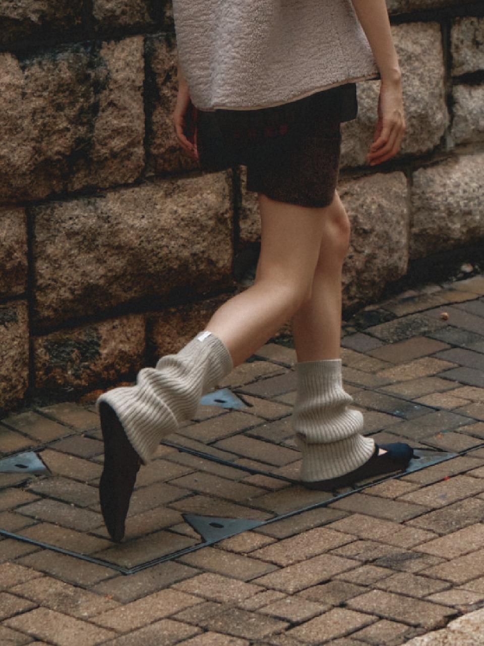 THE RYE Slit Leg Warmer (Beige)