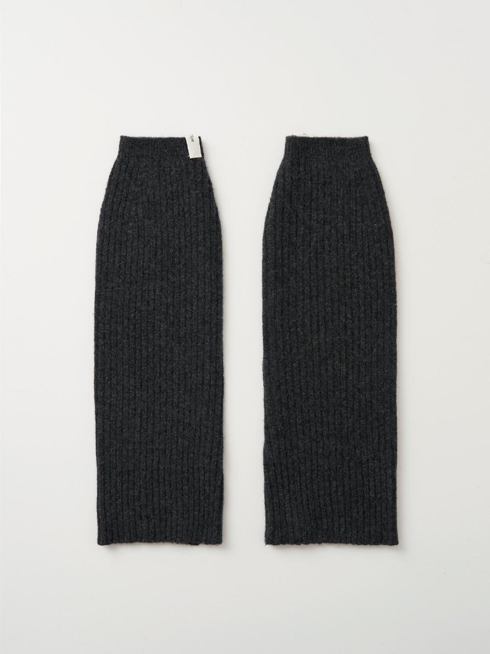 THE RYE Slit Leg Warmer (Charcoal)