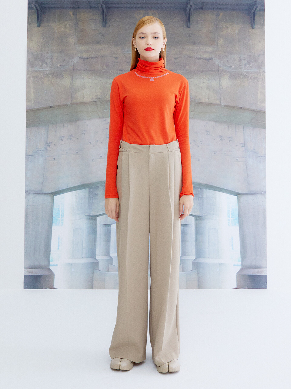 the studio K Necklace Turtleneck Top_Red