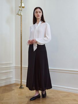 THEATRE Musee pleats skirt [Black]