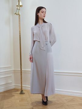 THEATRE Musee pleats skirt [Fog blue]