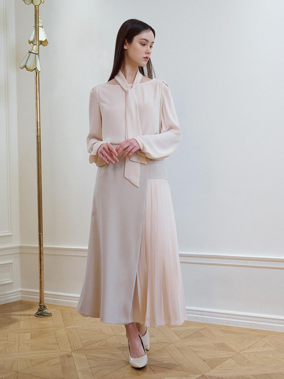 THEATRE Musee pleats skirt [Light beige]