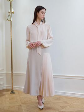 THEATRE Musee pleats skirt [Light beige]