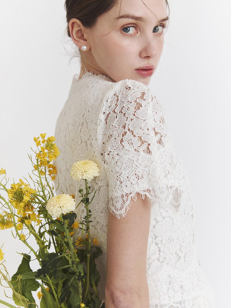 THECHEMI Lace Blouse