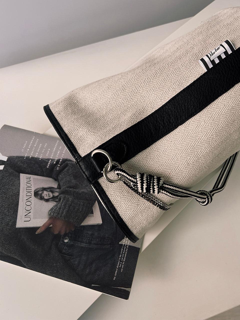 THEHEE Mure Herringbone Bucket Bag [Black]