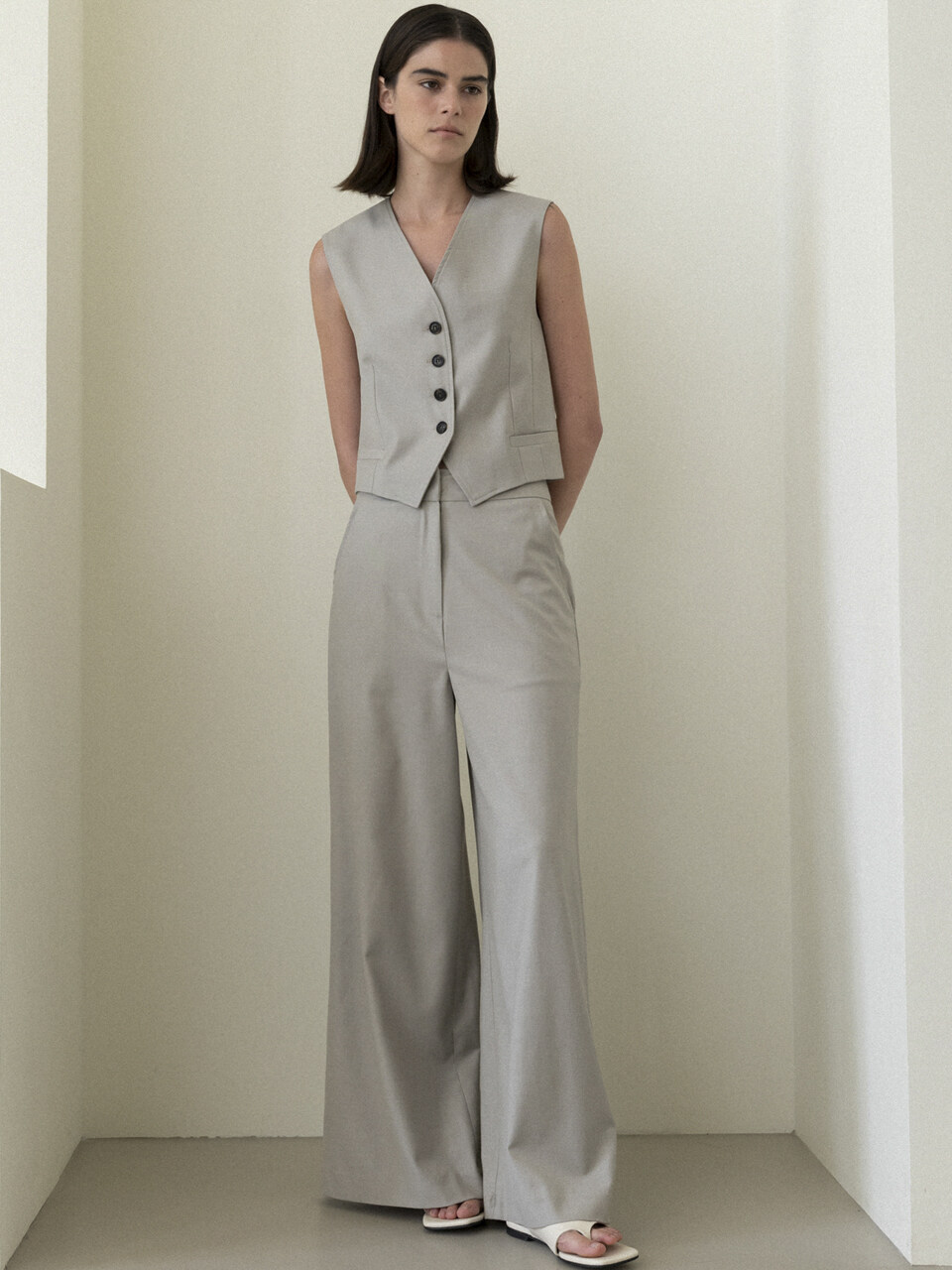THETIS Button Detail Slit Pants