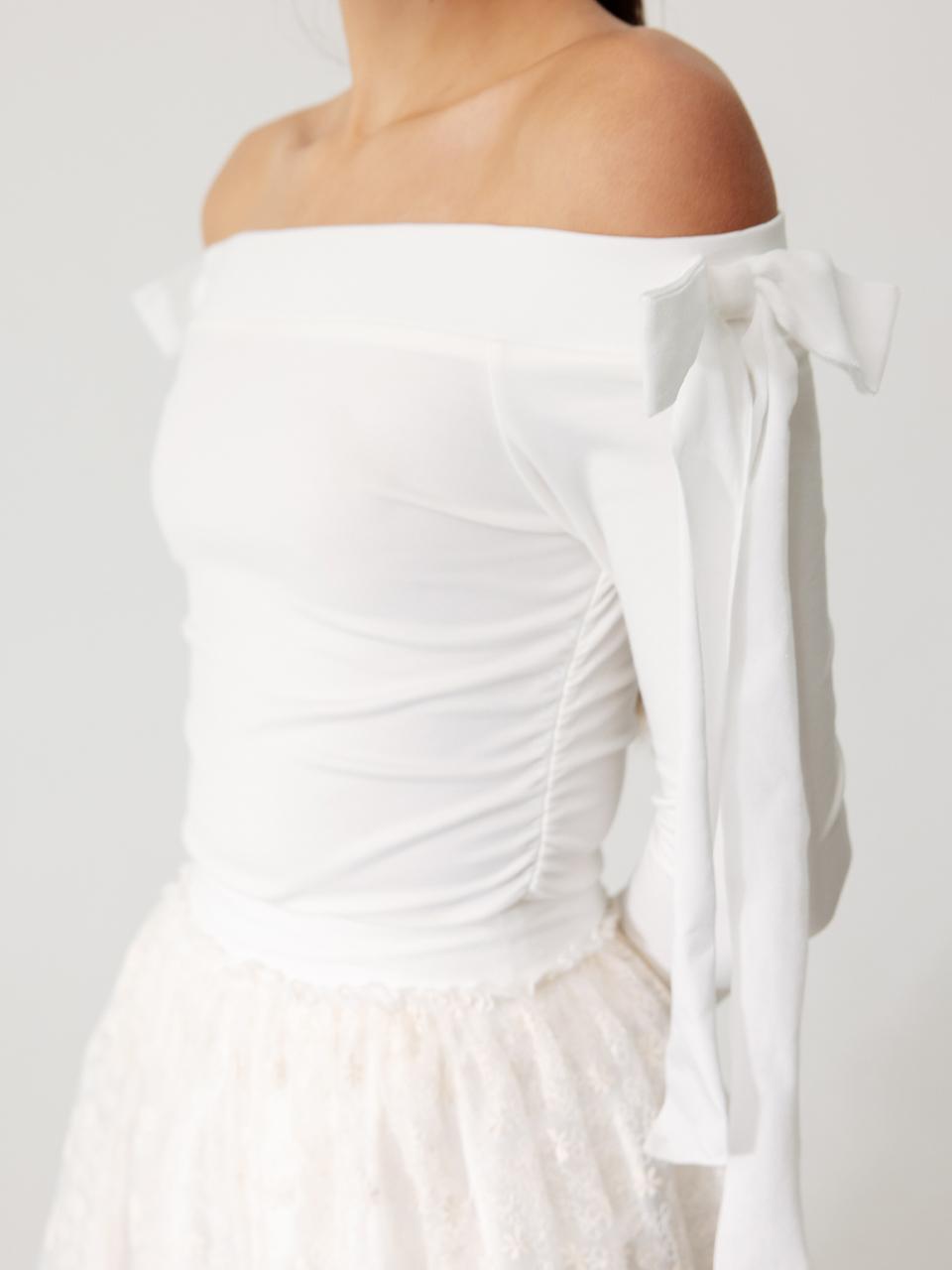 THETIS Velvet Ribbon Off Shoulder Top