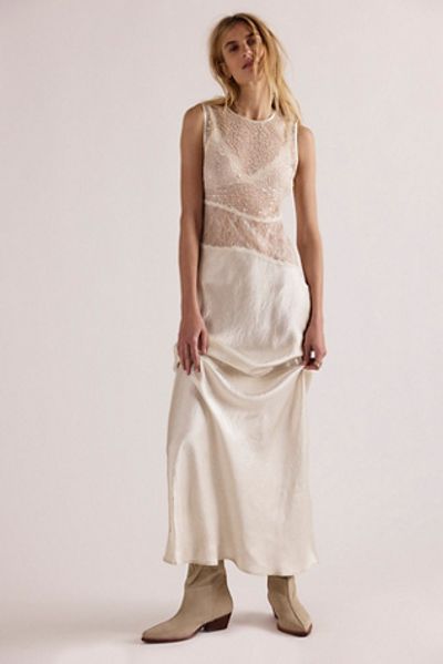 v neck short sleeve lace maxi dress WOMEN'S LACE SHORT SLEEVE V-NECK MAXI DRESS – Wholesalefashiontrends.com main image 1