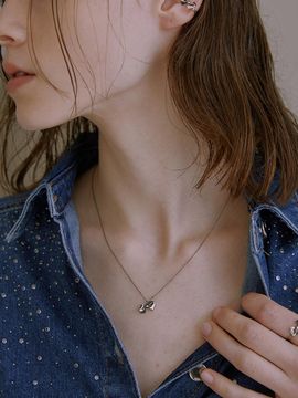 Third movement Mini Pleated Ribbon Necklace