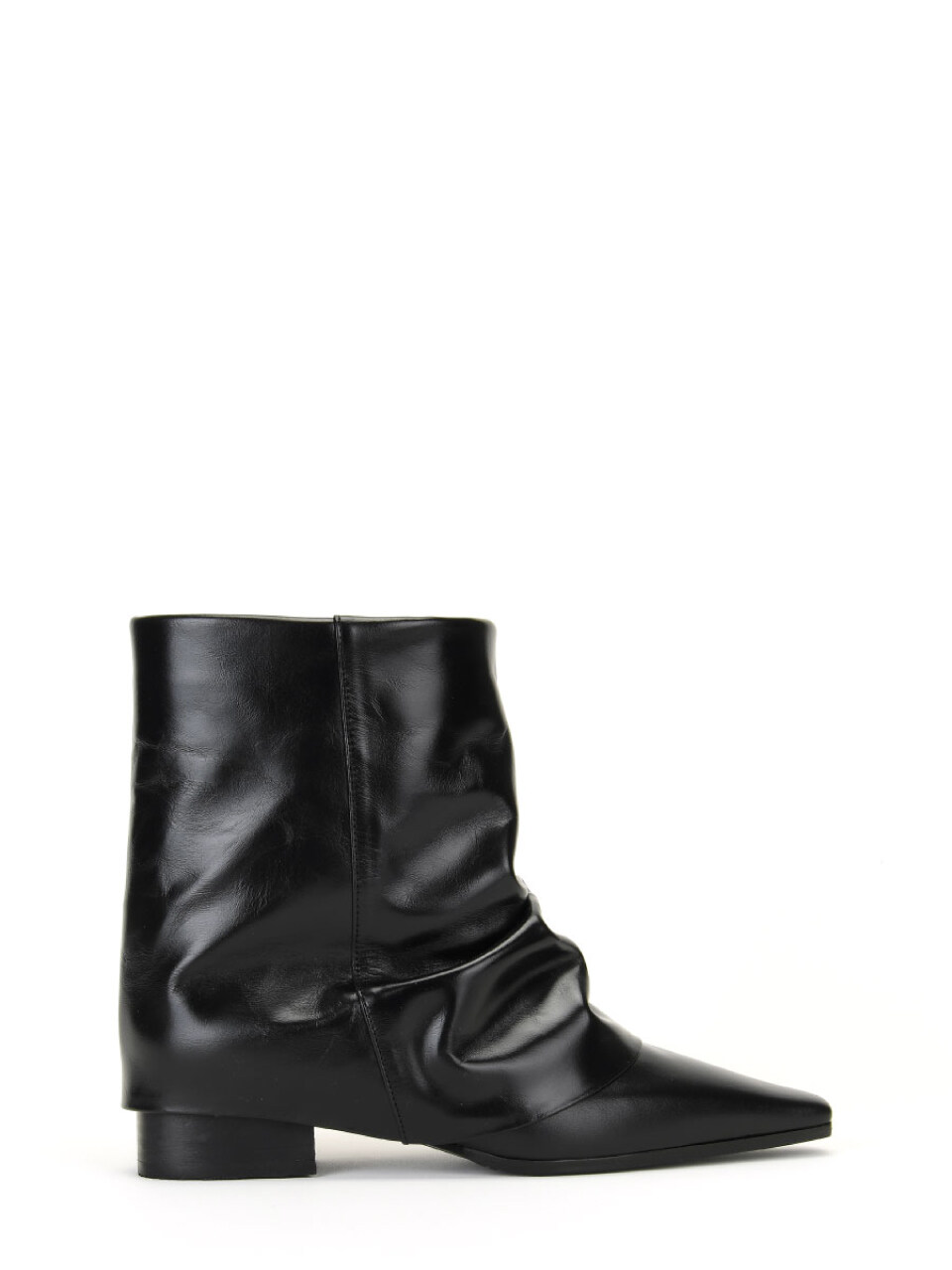 THREE TO EIGHTY Pointed Wrinkle Leather Boots_Black