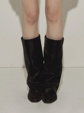 THREE TO EIGHTY Wrinkle Leather Boots_Black