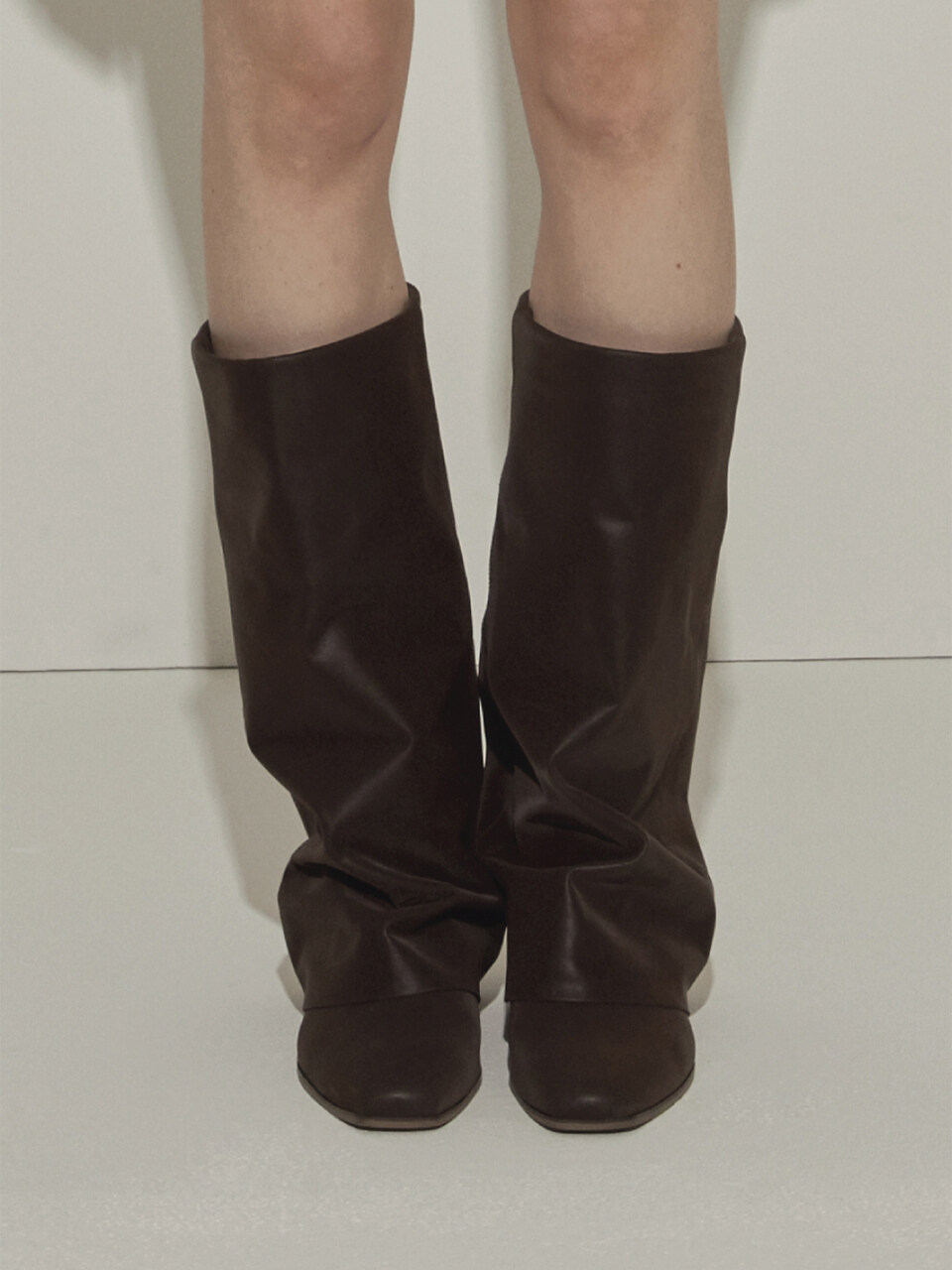 THREE TO EIGHTY Wrinkle Leather Boots_Dark Brown