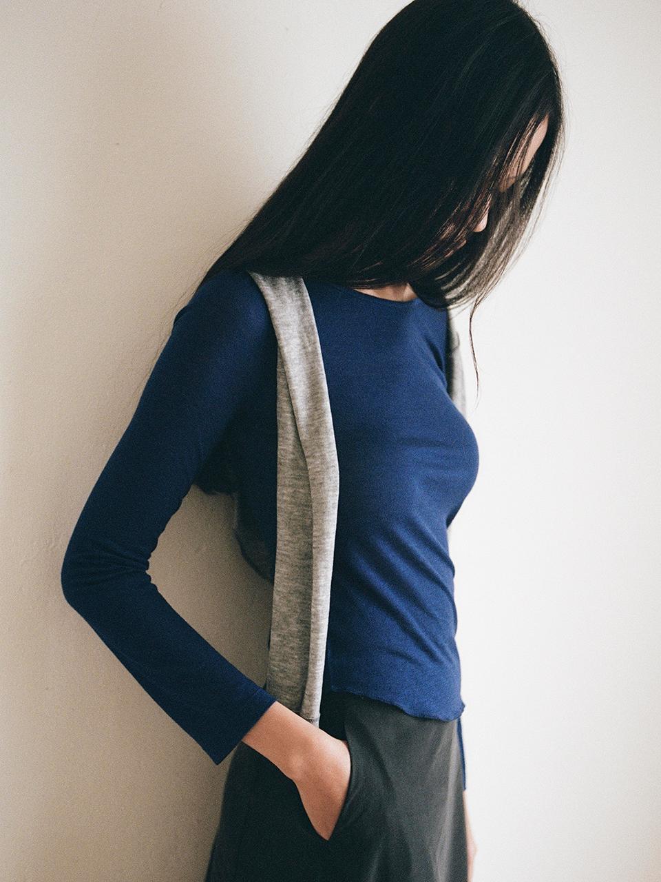 Tocoll Round Semi Sheer Top [Navy]
