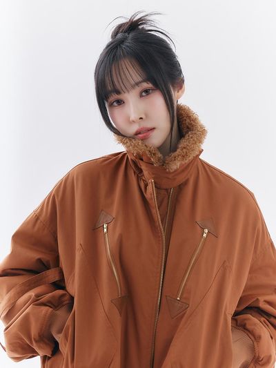 toinq Fur Collar Padded Oversized Flight Jacket [Camel] (T249MJP904W)