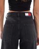 Tommy Jeans Tommy Jeans Mia mid rise relaxed straight leg jeans in black wash - 4