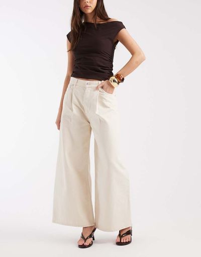 Tommy Jeans Tommy Jeans mid rise baggy pleated jeans in cream-White