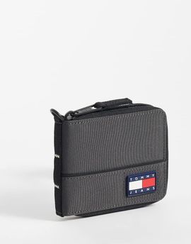 Tommy Jeans Tommy Jeans outdoors zipped wallet in black