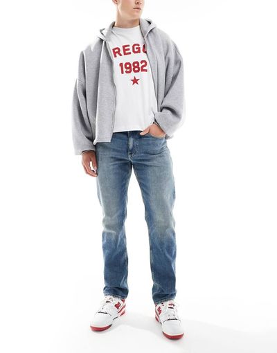 Tommy Jeans Tommy Jeans Ryan regular straight jeans in worn mid wash-Blue