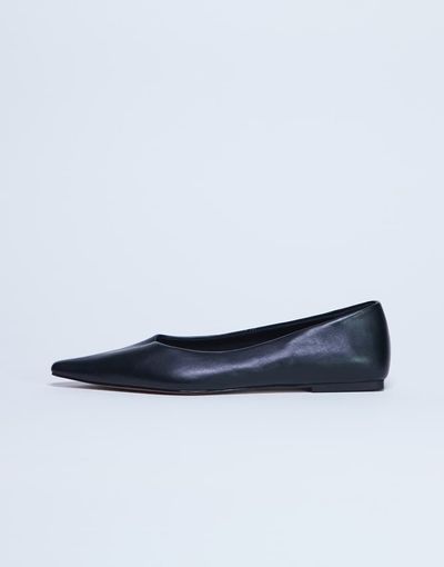 Topshop Topshop Ace point toe flat shoe in black