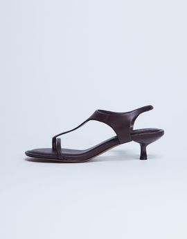Topshop Topshop Amber toe thong mid heel sandals in burgundy-Red