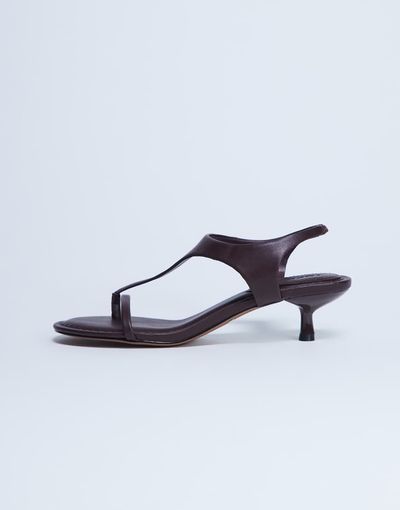 Topshop Topshop Amber toe thong mid heel sandals in burgundy-Red