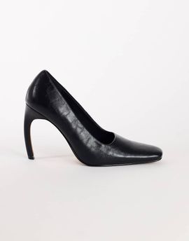 Topshop Topshop Amos chiselled banana heel court shoe in black