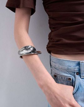 Topshop Topshop Bianca chunky twisted bracelet in silver tone