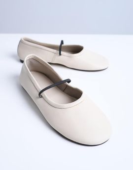 Topshop Topshop Brad leather ballerina flats with elastic strap in off white