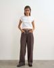 Topshop Topshop Cinch low rise relaxed jeans in chocolate-Brown - 1