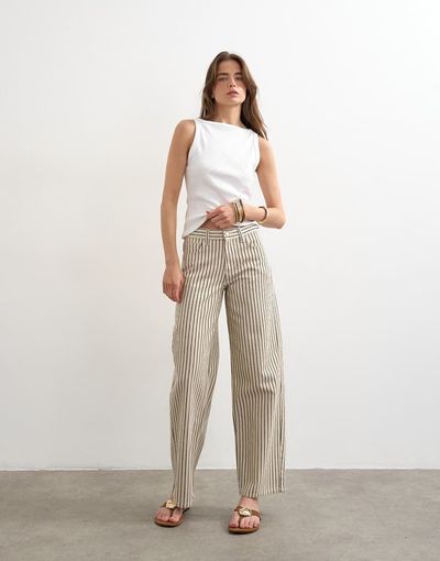Topshop Topshop Cinch low rise relaxed jeans in ecru and black stripe-White
