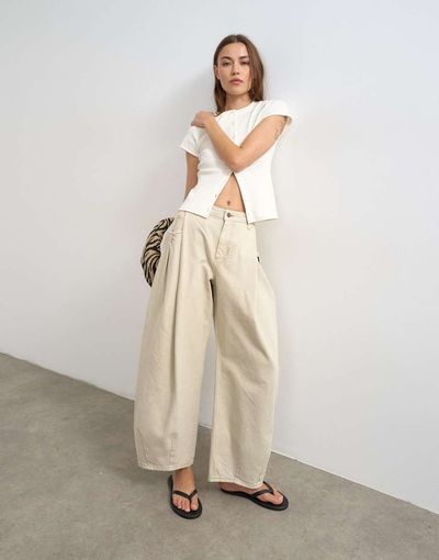 Topshop Topshop Cocoon mid rise barrel jean in oat-NEUTRAL