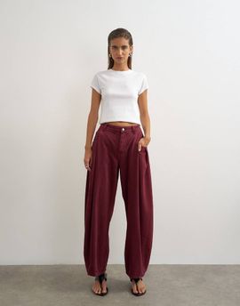 Topshop Topshop Cocoon mid rise barrel jeans in cherry red