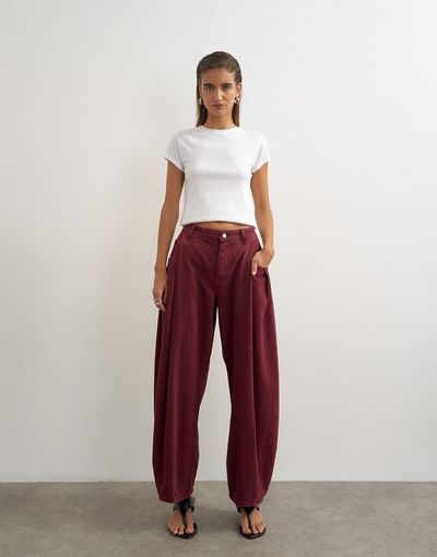 Topshop Topshop Cocoon mid rise barrel jeans in cherry red