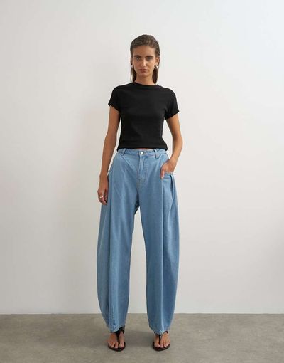 Topshop Topshop Cocoon mid rise barrel leg jeans in bleach-Blue