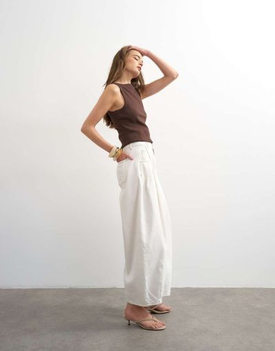 Topshop Topshop Cocoon mid rise barrel leg jeans in bone-White