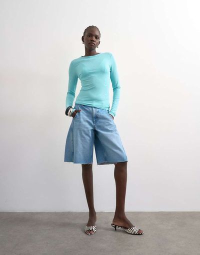 Topshop Topshop denim barrel jorts in mid blue-White