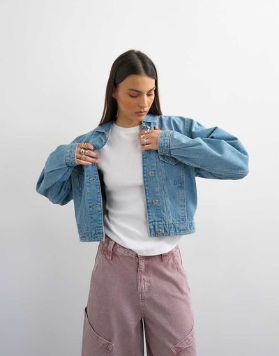 Topshop Topshop denim cropped padded shoulder jacket in bleach-Blue