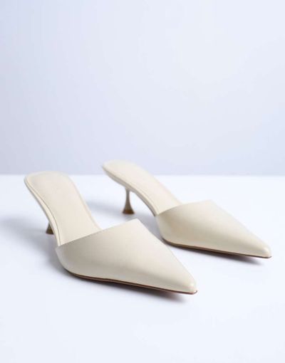Topshop Topshop Dorota kitten heel pointed mule in cream-White