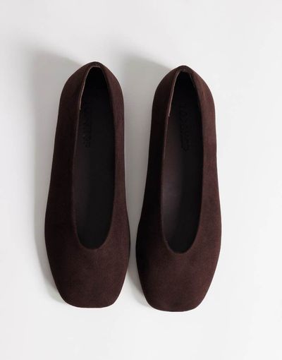 Topshop Topshop Duke faux suede chiseled ballet flats in chocolate-Brown