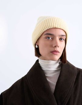 Topshop Topshop Henry ribbed beanie in buttermilk-Yellow