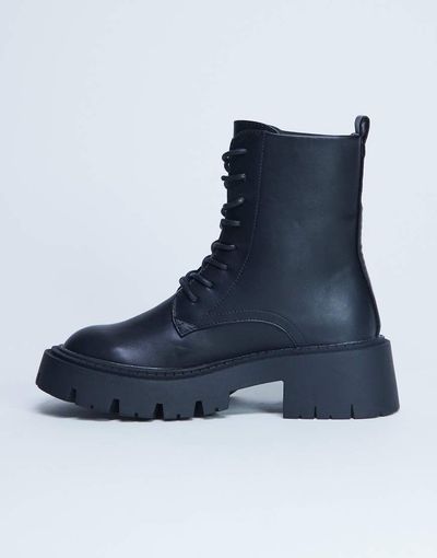 Topshop Topshop Lawrence chunky lace-up boots in black