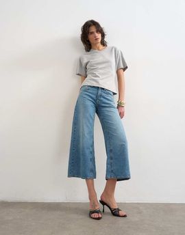 Topshop Topshop light weight wide crop jeans in bleach-Blue