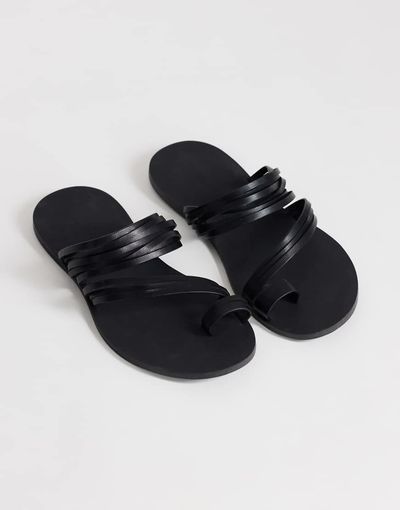 Topshop Topshop Maeve strappy toe loop sandals in black
